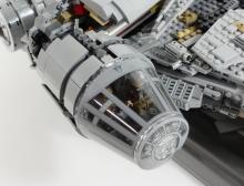 MILLENNIUM FALCON LEGO SET