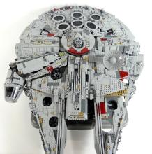 MILLENNIUM FALCON LEGO SET