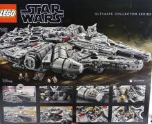 MILLENNIUM FALCON LEGO SET