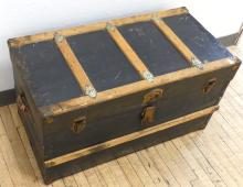 ANTIQUE STORAGE TRUNK