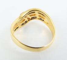 SAPPHIRE & DIAMOND RING