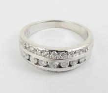 LADIES' DIAMOND RING