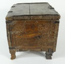 VERY EARLY WOOD BOX