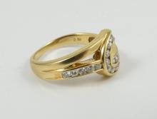 LADIES' DIAMOND RING