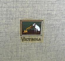 RCA VICTOR PORTABLE TURNTABLE