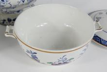 SMALL TUREEN & PAIR SUCRIERS