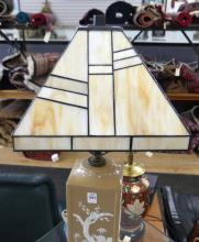 PAT-SUR-PAT TABLE LAMP