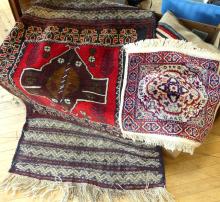 RUGS, BLANKETS AND PILLOWS