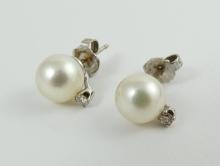 PAIR PEARL EARRINGS
