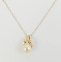 PEARL PENDANT ON CHAIN
