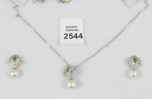 ELEGANT PENDANT NECKLACE & EARRINGS