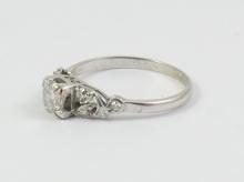 LADIES' DIAMOND RING