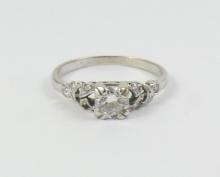 LADIES' DIAMOND RING