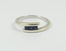 MODERN RING