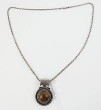 AMBER PENDANT NECKLACE
