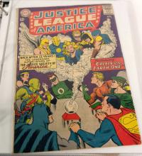 BINDER OF JUSTICE LEAGUE COMIC BOOKS