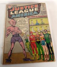 BINDER OF JUSTICE LEAGUE COMIC BOOKS