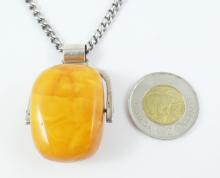 IMPRESSIVE AMBER PENDANT