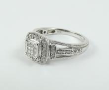 LADIES' DIAMOND RING