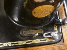 ANTIQUE SINGER SEWING MACHINE
