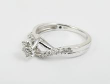 LADIES' DIAMOND RING