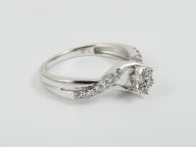 LADIES' DIAMOND RING