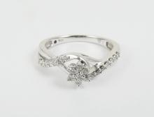 LADIES' DIAMOND RING