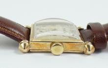 VINTAGE WRISTWATCH