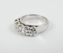 LADIES' DIAMOND RING