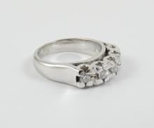 LADIES' DIAMOND RING