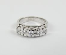 LADIES' DIAMOND RING