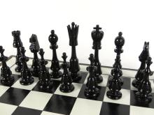 INTERNATIONAL CHESS SET