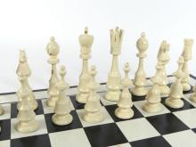 INTERNATIONAL CHESS SET