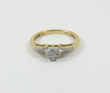 DAINTY DIAMOND RING