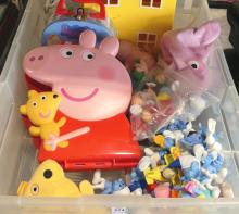 PEPPA PIG, SMURFS AND PEANUTS