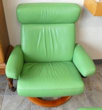 GREEN APPLE LEATHER STRESSLESS RECLINER WITH FOOTSTOOL