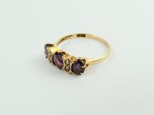 LADIES' ANTIQUE GOLD RING