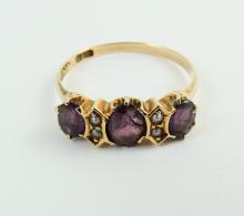 LADIES' ANTIQUE GOLD RING