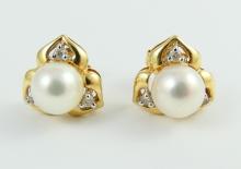 PAIR PEARL EARRINGS