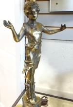 FIGURAL METAL TABLE LAMP