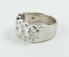 LADIES' DIAMOND RING