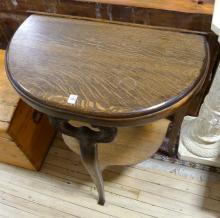 OAK CONSOLETTE TABLE