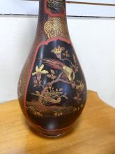 LARGE JAPANESE PORCELAIN VASE