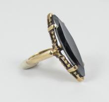 LADIES' GOLD RING