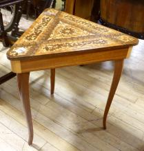 MUSICAL JEWELLERY TABLE