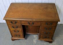 ANTIQUE KNEEHOLE DESK