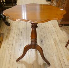 PEDESTAL LAMP TABLE