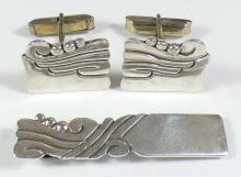 CUFFLINKS & TIE BAR