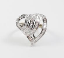 LADIES' CUSTOM DIAMOND RING