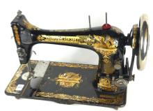 SINGER SEWING MACHINE